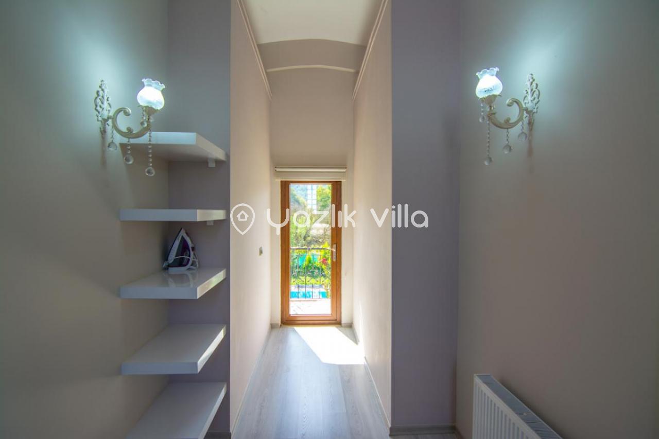 Villa Ares